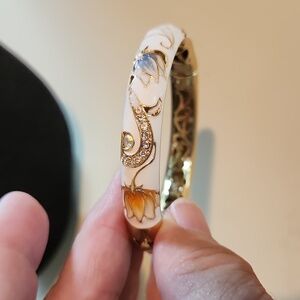 Stunning Floral Enameled Bracelet❤️